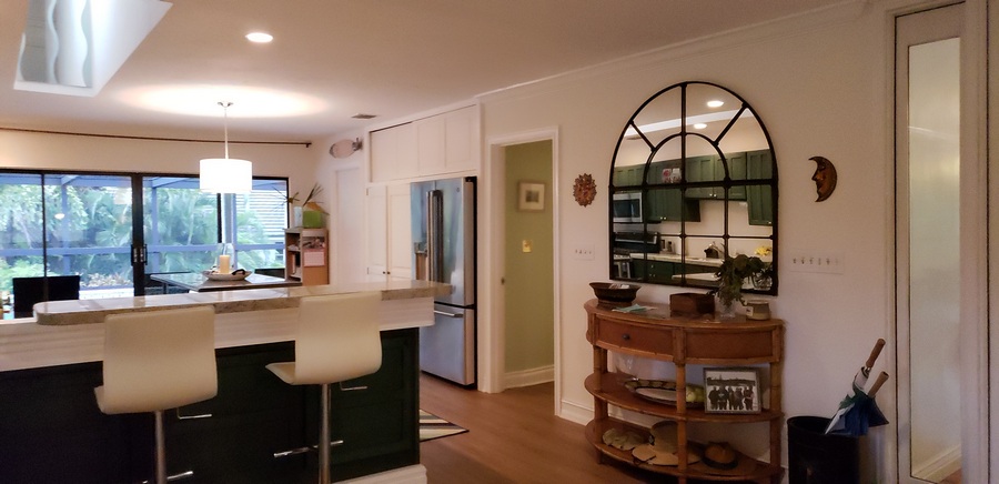 Kitchen and Breakfast Bar